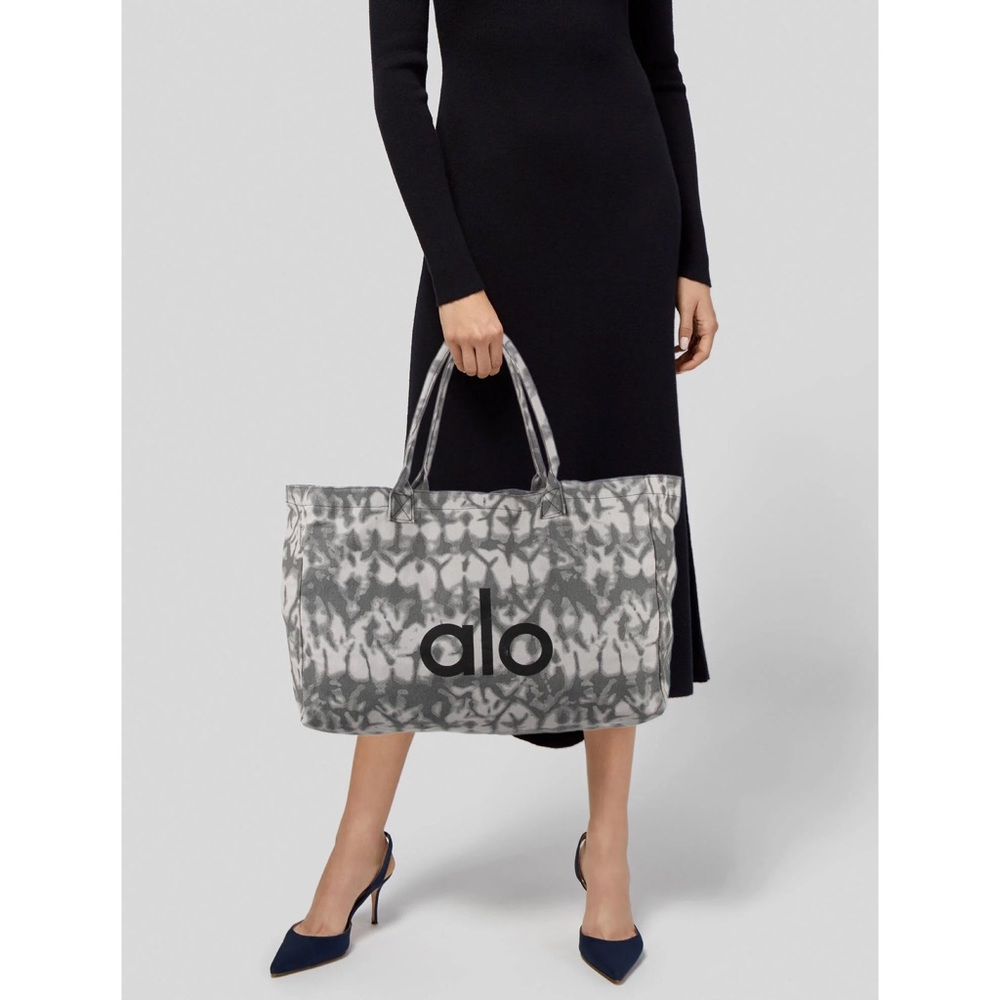 Alo Yoga Grey Tie Dye Shopper Tote Bag - Picture 12 of 12